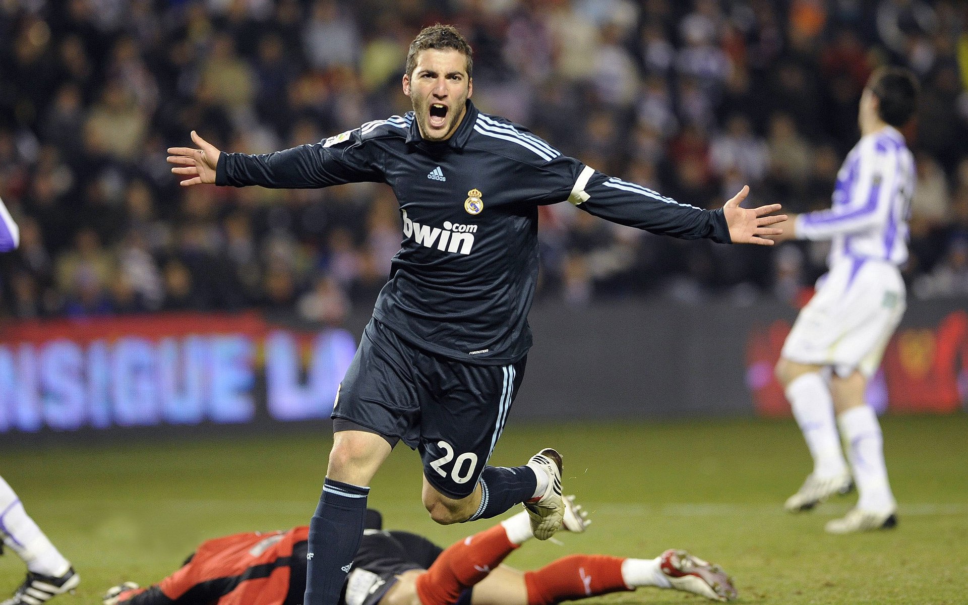 南非末节神奇逆转带走里昂，拉亚刷新纪录书写历史新篇