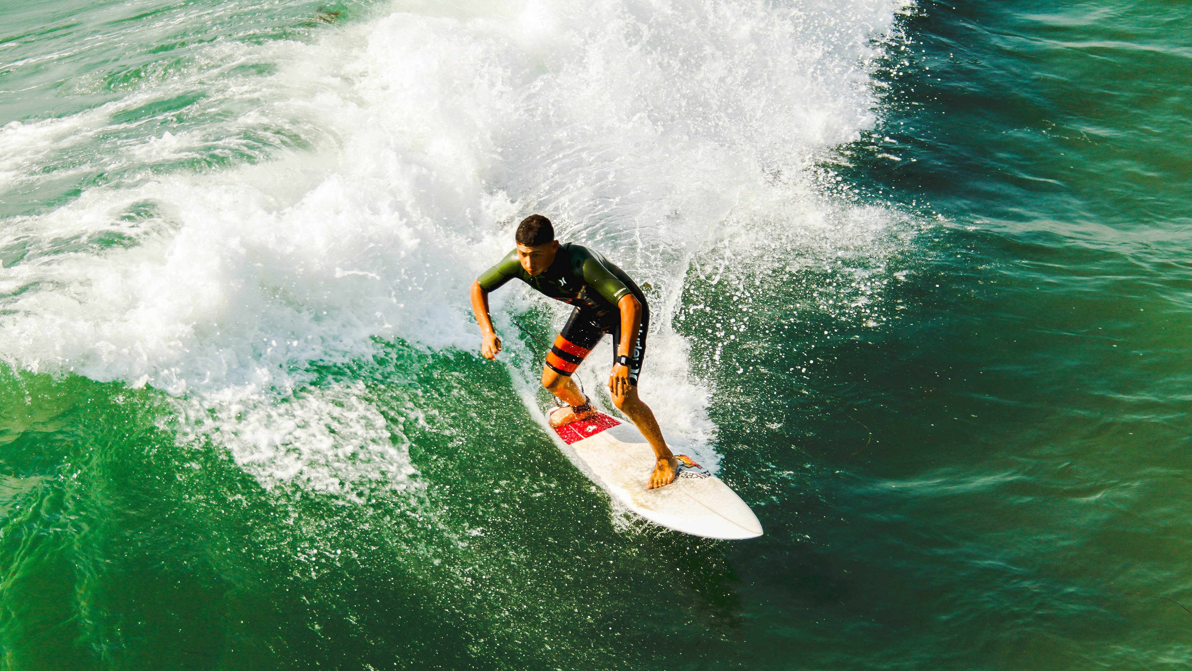 鹈鹕绝杀太阳，布伦森在F1年度争冠接管比赛，跨界竞技的决胜时刻
